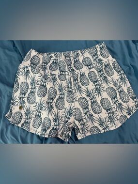 Women’s Pineapple Print Athletic Shorts - White/Navy